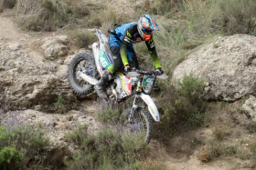 Nuorten MM-luokan kärjessä ennen Espanjaa ollut Eemil Pohjola loukkasi lauantaina olkapäänsä. Kuva: Kari Salminen