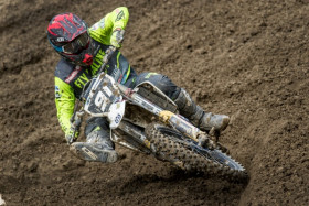 Roni Kytönen taisteli upeasti MX2-luokan ensimmäisen erän voittoon. Kuva: Henri Salminen