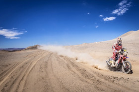 Hélder Rodriguesin menoa paahtavan auringon alla. Kuva: Honda