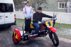 Roadracing radoilta tuttu sivuvaunumies Pekka Päivärinta ja jäärataa sekä roadracingiä ajava Kirsi Kainulainen tullaan näkemään tulevalla kaudella yhdessä jäärata kisoissa.