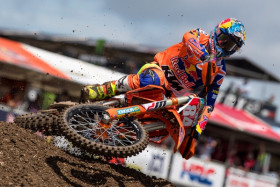 Jeffrey Herlings otti kaksi erävoittoa Matterley Basinin radalla. Kuva: Ray Archer