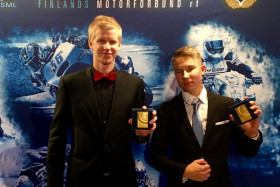 Aki Manninen ja Kim Savaste saivat kultamitalinsa Helsingissä. Kuva: SM-motocross tiedostus