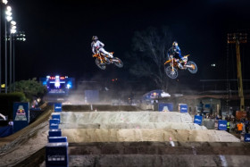 Illan finaalissa oli vastakkain Marvin Musquin (25) ja Ryan Dungay (5). Kuva: Red Bull 