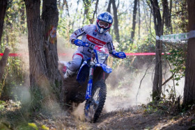 Loic Larrieu ajoi Yamahan väreissä toiseksi tänä vuonna Enduro2-luokan MM-sarjassa. Kuva: Henri Salminen
