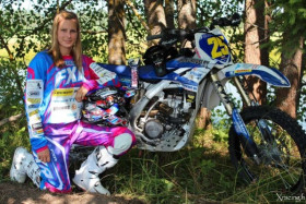 Paikalla on myös enduron MM-sarjaan lähtevä Marita Nyqvist. Kuva: Annamaria Karikuusi