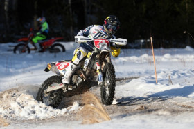 Päitsillä nähdään normaalista poikkeavan värisiä numeropohjia ja numeroita. Kuva: Jani Hovi / Xracing