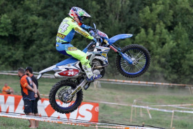 Eero Remeksen lentoa Unkarin helteessä. Kuva: Kari Salminen