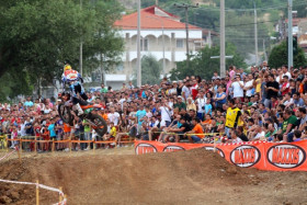 Enduro kiinnostaa katsojia Kreikassa. Kuva: Jonty Edmunds / KTM images