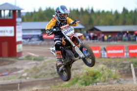 Saku Mansikkamäki johdatti VMK:n ykkösjoukkueen MX65-luokan joukkuekilpailun voittoon. Kuva: Jani Hovi / Xracing