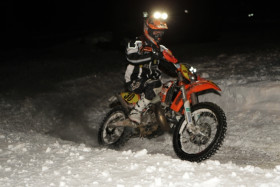 Oskari Kantonen pimeydessä. Kuva: Xracing