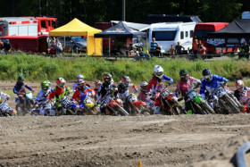MX2 -luokan toisen erän startti. Kuva: Jani Hovi / Xracing