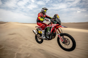 Joan Barreda johtaa Dakar-rallia avauspäivän jälkeen. Kuva: Honda