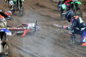 Santeri Kinnunen kaatui toisen erän startissa. Kuva: Jani Hovi / Xracing