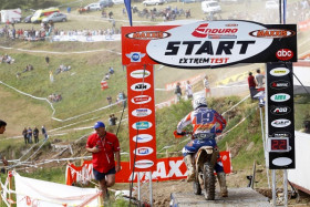 Tuore maailmanmestari Matthew Phillips starttaamassa extremetestille Ranskassa. Kuva: Future7media