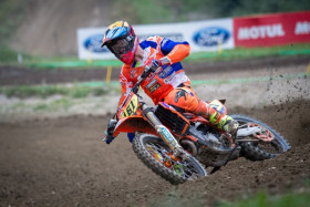 Racingbike KTM-kuljettaja Aki Manniselta jäi Karkkilan toinen erä ajamatta kipeytyneen selän vuoksi. Kuva: Henri Salminen