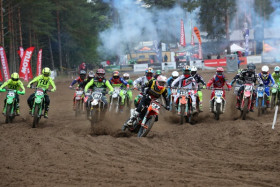 MX2-luokan ensimmäisen erän startti. Kuva: Jani Hovi / Xracing