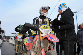 Tarkkala ja Beta maalissa Vuosaaren satamassa. Kuva: Jani Hovi / Xracing