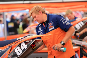 Rami Fält toimii Jeffrey Herlingin mekaanikkona KTM:n tehdastiimissä.
