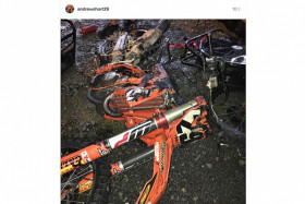 Andrew Short jakoi Instagram -tilillään kuvan palaneesta pyörästään.