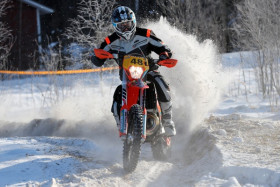 Aleksi Jukola johti kilpailua ensimmäisen kierroksen jälkeen. Kuva: Jani Hovi / Xracing