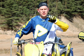 Team Suzuki Finland viettää mukavaa yhteistä aikaa Latviassa ja samalla harjoittelu käy kuuminmillaan.