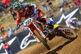 Tony Cairoli kaatui eilen Sveitsin GP:n ensimmäisessä erässä. Kuva: Ray Archer