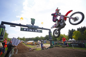 Haavisto tuulettaa voittoaan. Kuva: mxgp