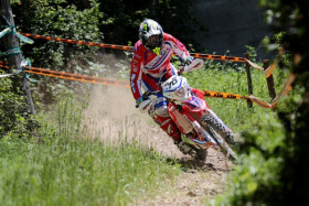 Steve Holcombe johtaa EnduroGP-luokkaa ennen Kreikan osakilpailua. Kuva: Jani Hovi / Xracing