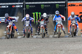 Suomalaiset EMX250 -luokan kuljettajat startissa. Santtu Tiainen (671)