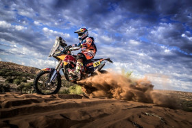 Sam Sunderland toi KTM:lle voiton Dakar -rallista. Kuva: Marcin Kin 