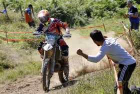 Eemil Pohjolaa odottaa muutaman viikon ajotauko. Kuva: Jonty Edmunds