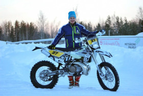 Mika Tamminen nähdään alkavalla kaudella jälleen Husqvarnan ohjaimissa. Kuva: Roosa Nirkkonen Photography