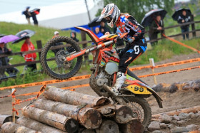Henric Stigell ajoi uransa ensimmäisen SM-voittoon endurossa. Samalla tilille tuli yleiskilpailun neljäs sija. Kuva: Jani Hovi / Xracing