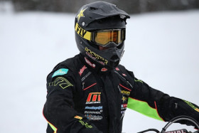 Antti Hellsten palaa nelarin sarviin. Kuva: Jani Hovi