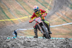 Torstaina Espanja pöly vaihtui kuraan. Kuva: FIM