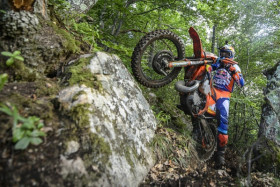 Erzberg Rodeon alkukesästä voittanut Alfredo Gomez joutui keskeyttämään kilpailun jo avauspäivänä loukkaantumisen vuoksi. Kuva: Red Bull