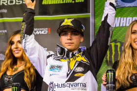 Zach Osbourne oli vakavana podiumilla. Kuva: Simon Cudby