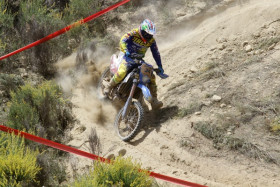 Remes otti Enduro2-luokan voiton sunnuntaina. Kuva: Kari Salminen