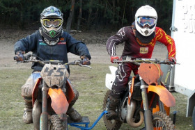 Aleksi Kurvinen (vas.) ja Joni Mäkelä valmistautuivat kauteen Belgiassa.