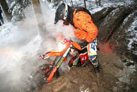 Tapio Koivusaari voitti Jyrki Savolan ja Ari Mäkelän kanssa 2-luokan. Kuva: Jani Hovi / Xracing