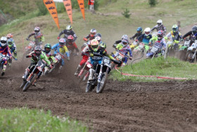 MX2-luokan ensimmäisen erän startti. Kuva: Jani Hovi / Xracing