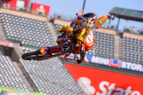 Ken Roczen lähtee kauden neljäneen kilpailuun supercross sarjan johtoasemasta. Kuva: Simon Cudby