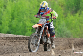 MX-liigan voitto on lipumassa Kaapo Pölläsen käsistä. Kuva: Jani Hovi / Xracing