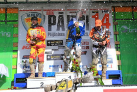 Antti Hellsten juhli kilpailun maalissa.